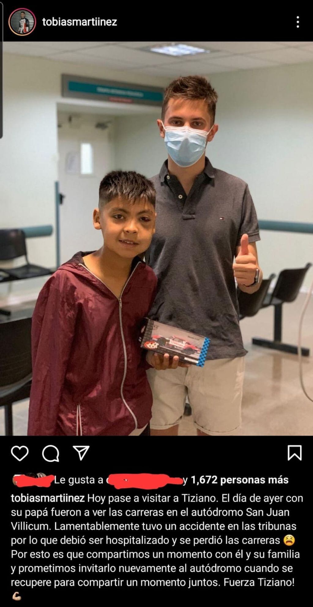El piloto compartió la foto de su visita en sus redes sociales.