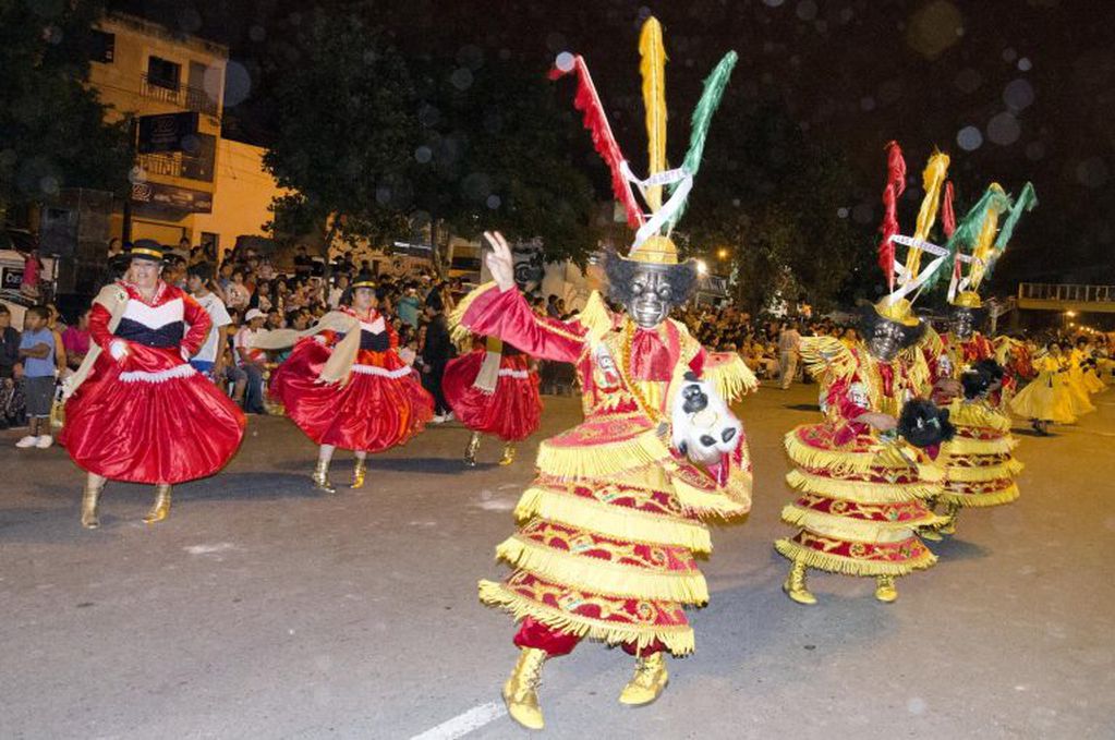 Danzas tradicionales bolivianas, en festejos carnestolendos de Jujuy.