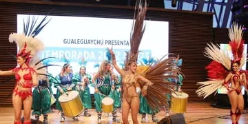 Bailarinas y batucada Gualeguaychú