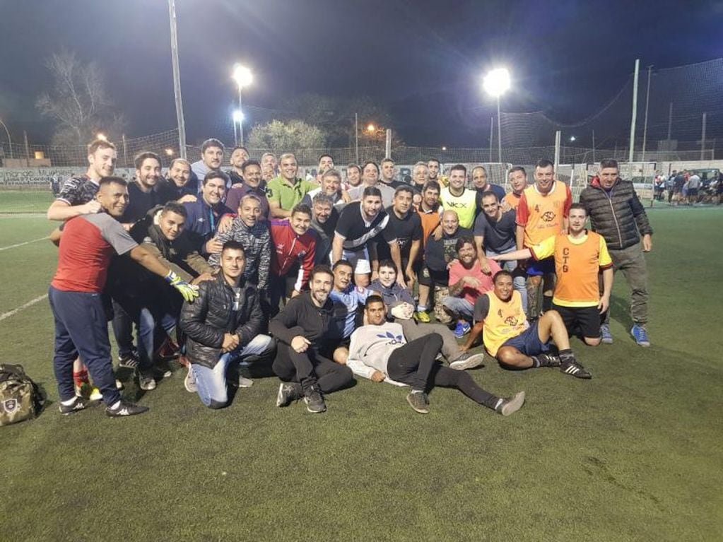 El equipo de los martes, que reúne a varios ex futbolistas como Nacho Díaz, el Topo Gigena, el Loco Lillo, entre otros.
