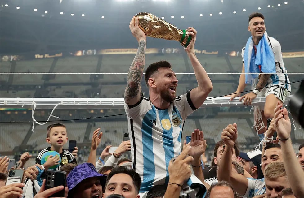Lionel Messi levantó la Copa del Mundo en Qatar.