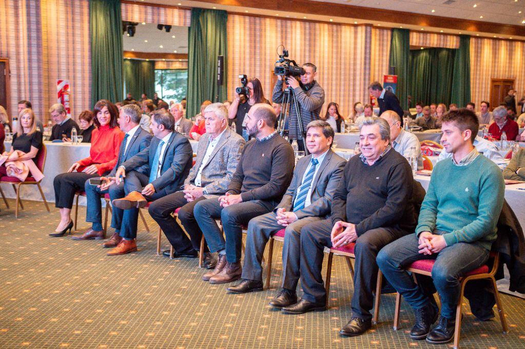 El Gobernador Gustavo Melella junto a la Vicegobernadora Mónica Urquiza encabezaron la Apertura 229° del Consejo Directivo y Asamblea Extraordinaria de FEHGRA.