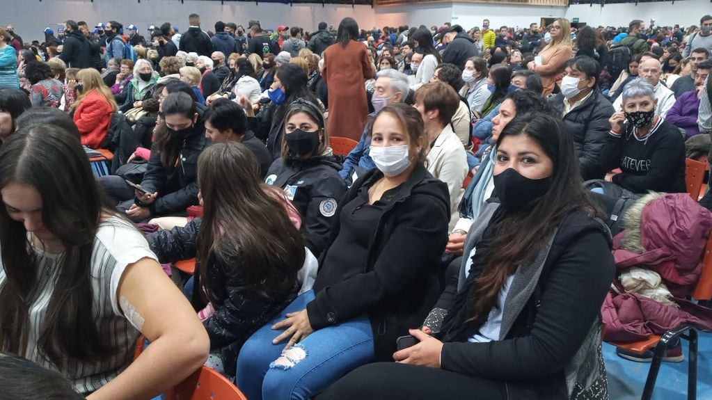 Miembros de la Subcomisión "Herederos de la Causa Malvinas", del Centro de Excombatientes de Malvinas en Ushuaia, concurrieron al acto para acompañar al VGM Daniel Arias. 