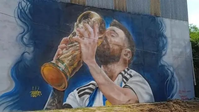 Puerto Esperanza brindó homenaje a Messi con un increíble mural