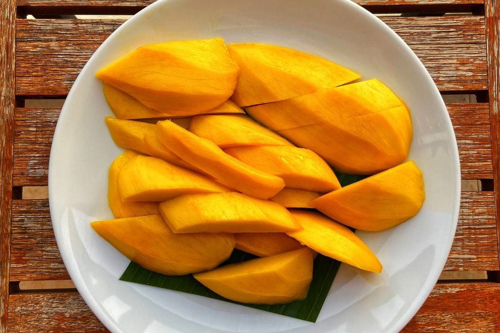 El mango es una fruta deliciosa y altamente nutritiva que proviene de la India. Además de su sabor agradable, el mango ofrece una serie de beneficios para el cuerpo. (Unsplash)