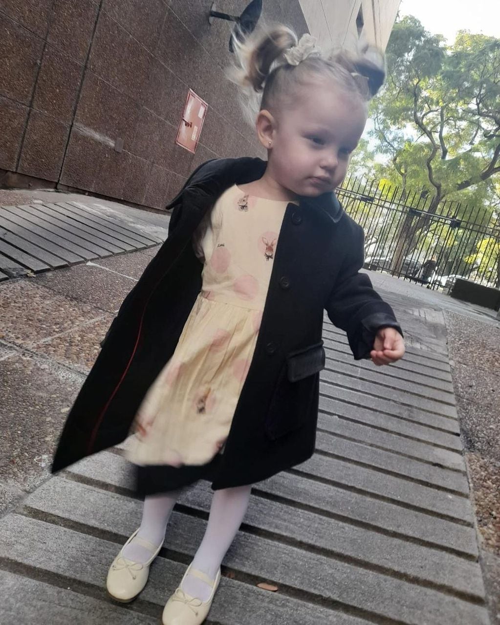 Pampita compartió las fotos del look de su hija en el Instagram de la pequeña.