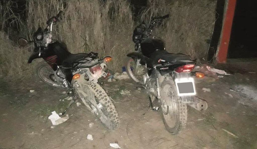 Las dos motos de las víctimas involucradas en el crimen. (Fuente: Diario Época)
