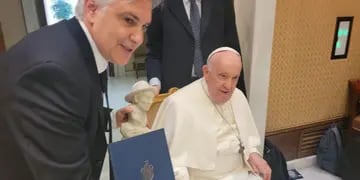 El gobernador electo Martín Llaryora junto al papa Francisco. (La Voz)