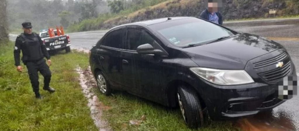 Caraguatay: automovilista mordió un espejo de agua y despistó.