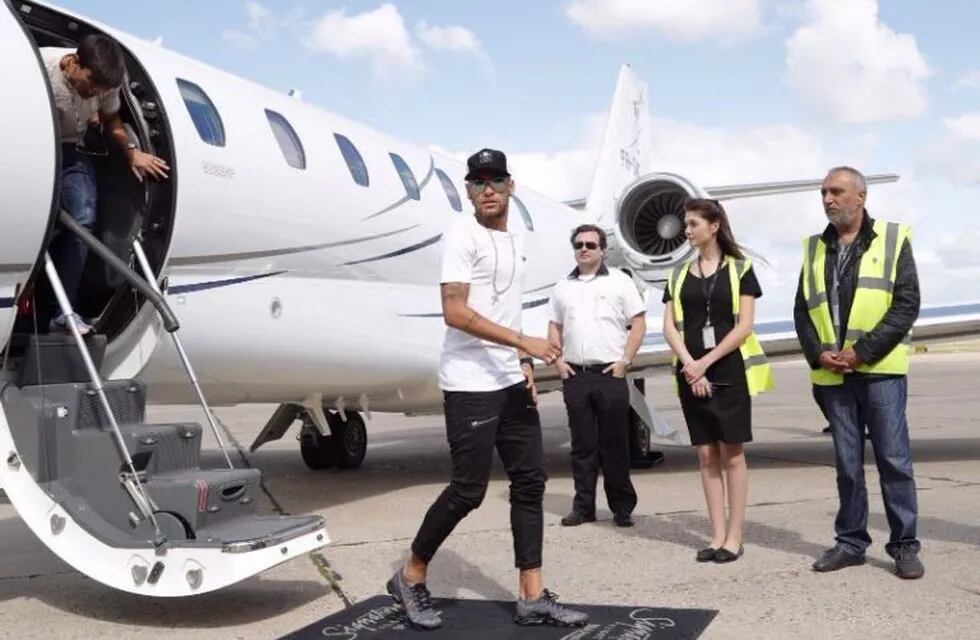 Neymar llegó a París