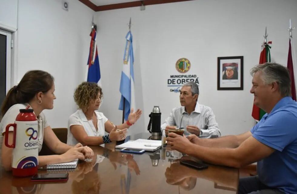 El intendente Fernández se reunión con la ministra de Agricultura Familiar de la provincia