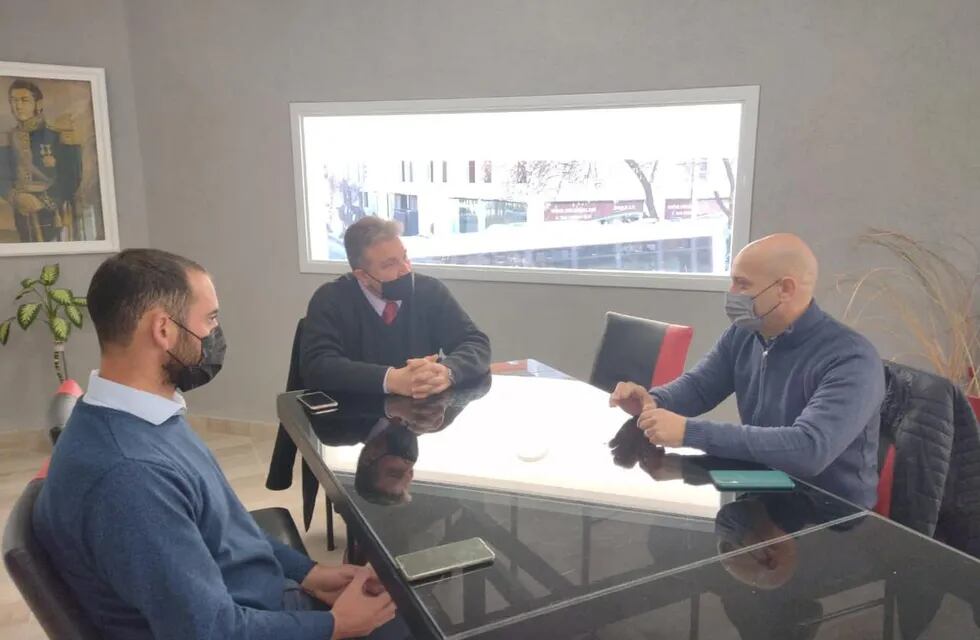 El Gobierno municipal mantuvo una reunión con el Director de la Departamental Punilla Cristian Cattaneo.