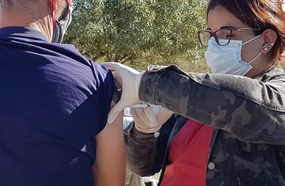 Campaña de vacunación móvil en Carlos Paz. (Foto: prensa municipal).