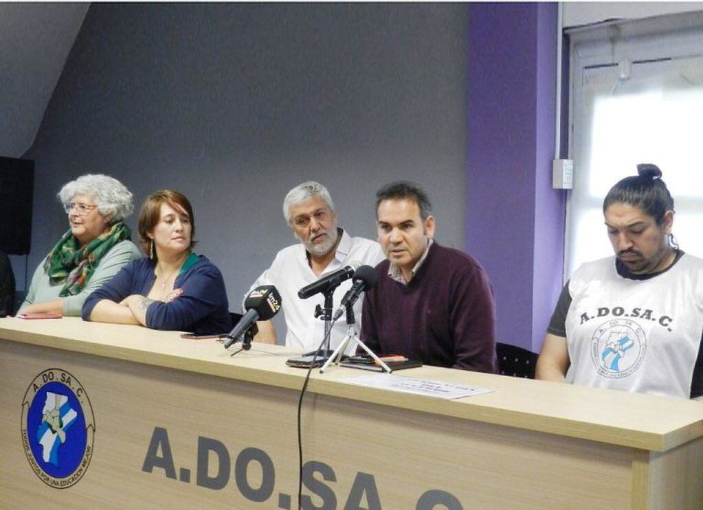 La conferencia de prensa de ADOSAC se realizó 72 horas antes de la reunión paritaria