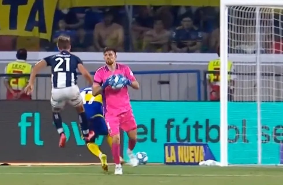 El ex Atlético de Rafaela tuvo una jugada de patada en el aire al peruano que no vio Darío Herrera