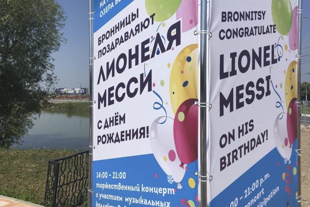 El anuncio de los festejos en Bronnitsy (Foto: Aníbal Greco)