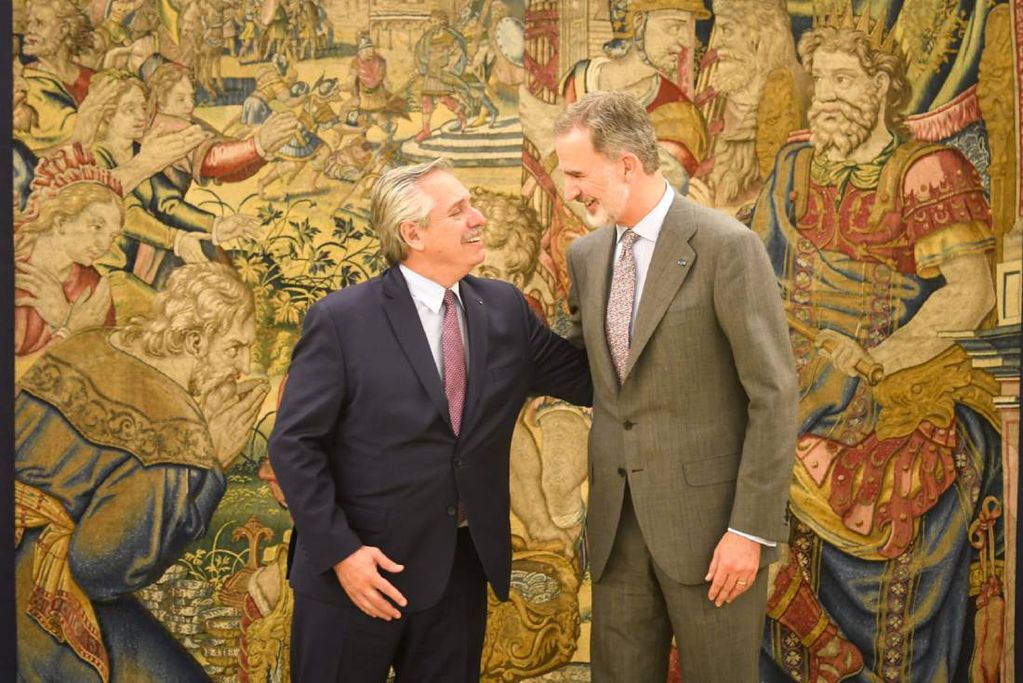 El presidente Alberto Fernández mantuvo este mediodía un encuentro, en el Palacio de La Zarzuela, con el Rey Felipe VI de España en el que analizaron la relación bilateral y las posibilidades de potenciar las inversiones y las exportaciones de la Argentina.