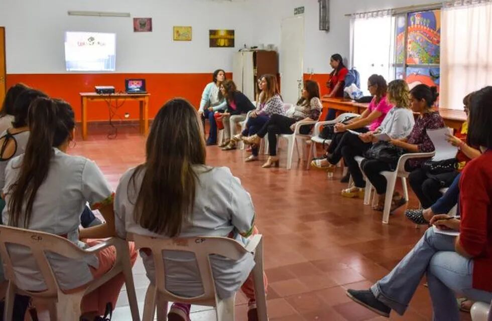 En la Casa de la Mujer se llevó a cabo una mesa de trabajo multisectorial de la que participaron diferentes Instituciones y actores intermedios de la ciudad.