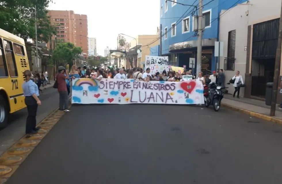 La marcha por Luana comenzó desde el Sanatorio Camino hasta la Catedral de Posadas. (Foto: Noticias del 6).