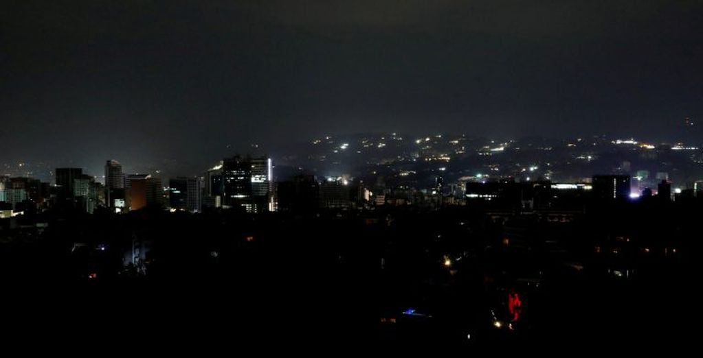 Gigantesco apagón dejó a Venezuela a oscuras durante 12 horas.
