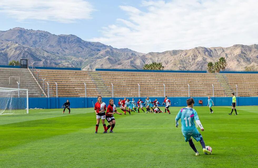 Fútbol femenino: San Luis FC ganó 12 a 0 contra Juventud Unida.