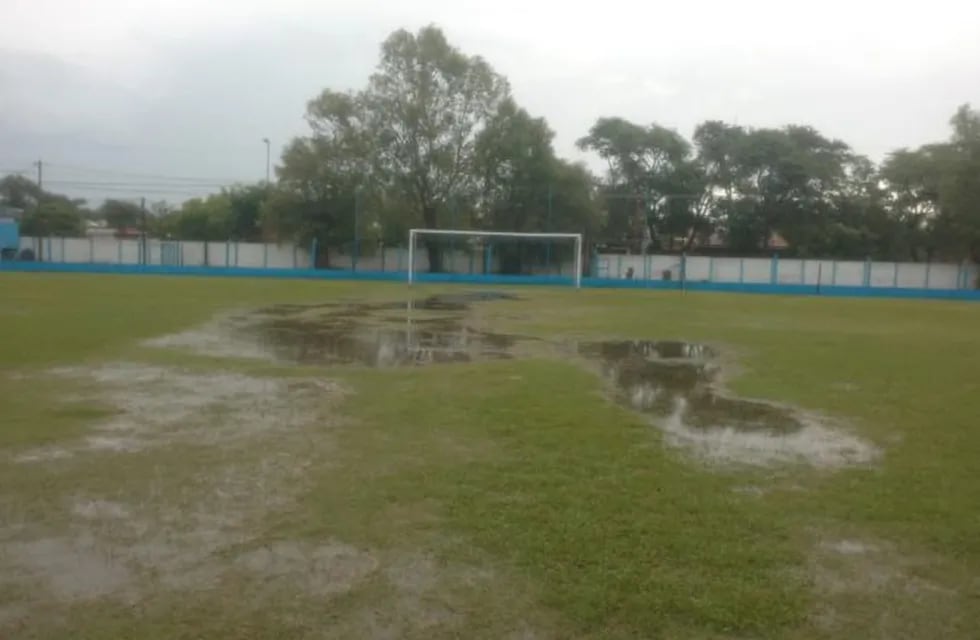 Canchas inundadas en la Liga Regional de Futbol