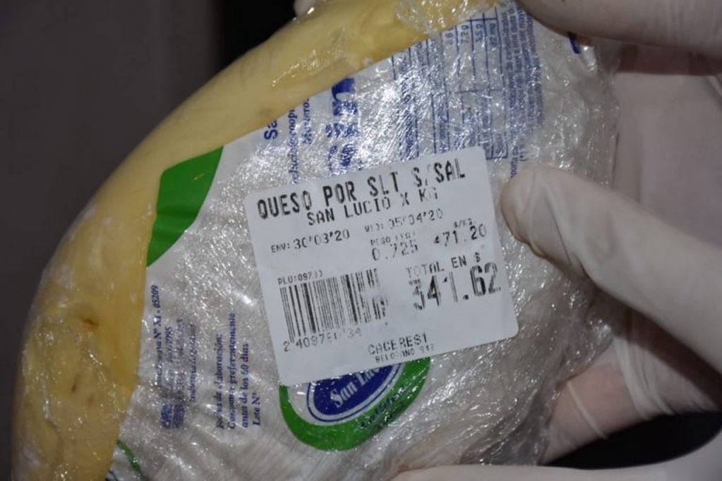 El supermercado adulteraba etiquetas y tenía productos vencidos del 2019
