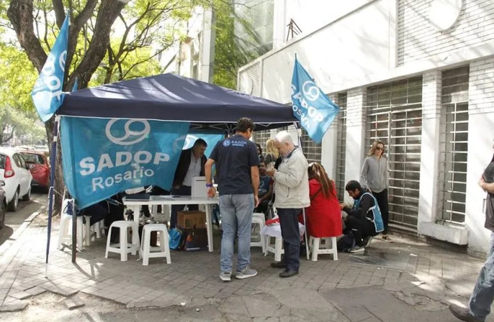 El sindicato instaló urnas en las dependencias rosarinas de la UAI. (Prensa Sadop)