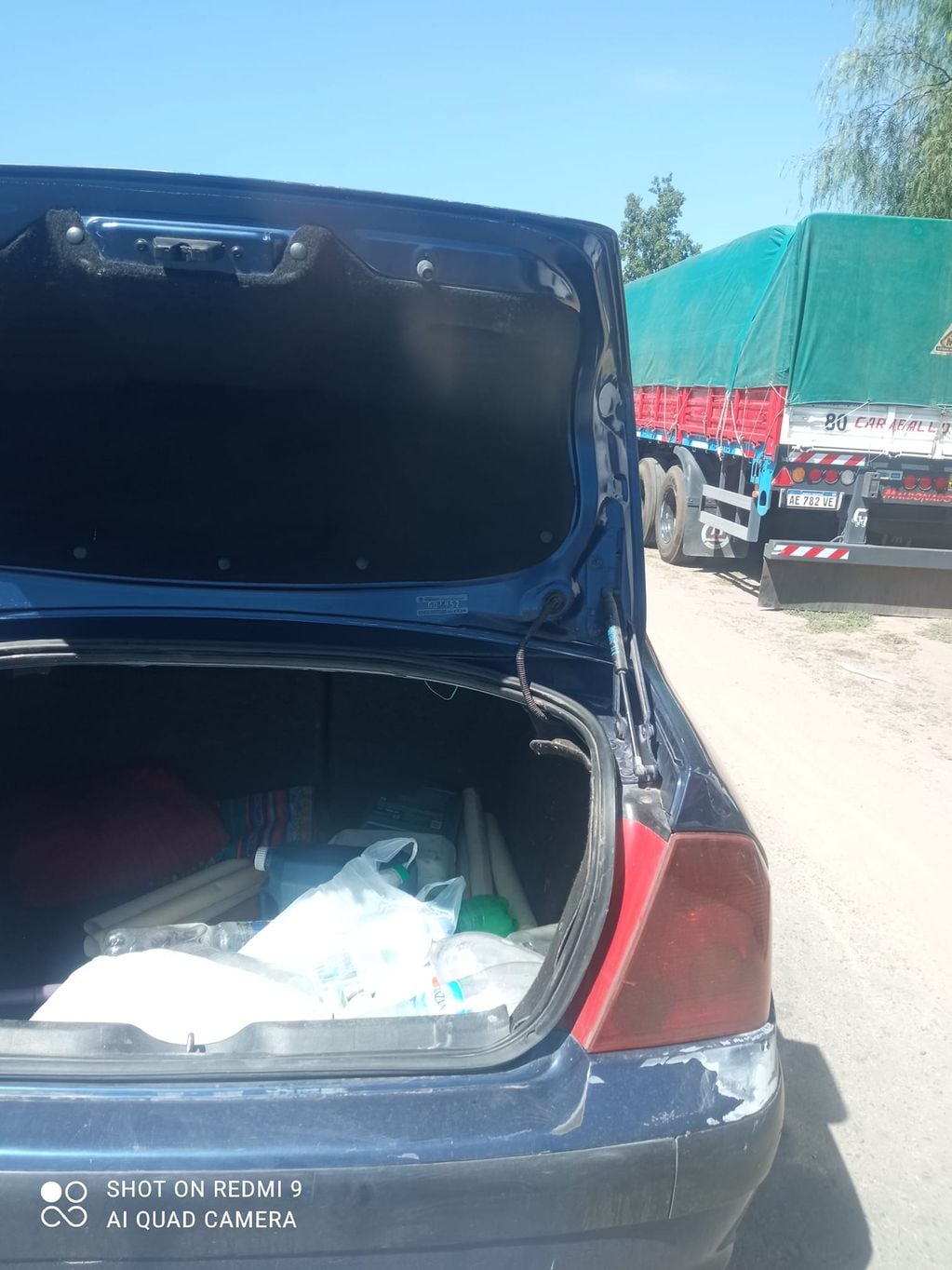 Así llegó Morena con las donaciones de botellas congeladas para poder entregarlas a los camioneros varados.