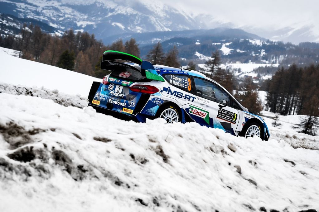 El finlandés Teemu Suninen (Ford Fiesta WRC) no pudo reiniciar el rally esta madrugada, debido a los daños en su auto tras el fuerte vuelco que sufrió en el primer tramo ayer.
