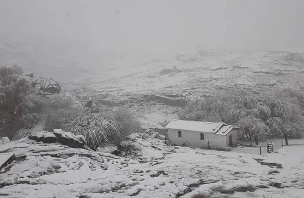 Imágenes de la nieve en Yacanto de Calamuchita.