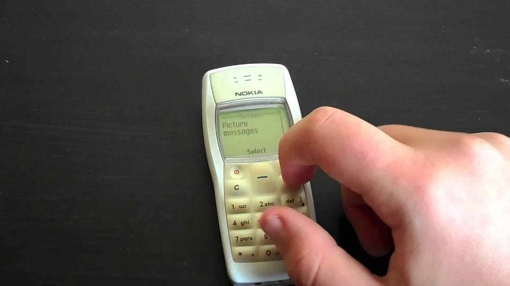 El Nokia 1100 fue lanzado en 2003 por la compañía finlandesa Nokia.