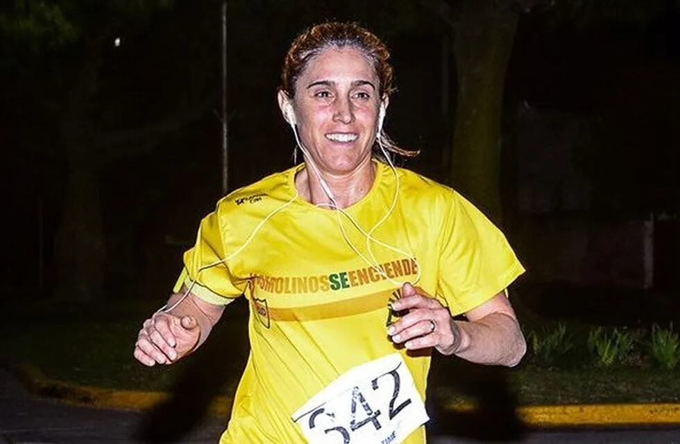 Soledad Pastorutti corrió una maratón en Los Molinos, el pueblo de su madre. (lanoticiaarequito.com)