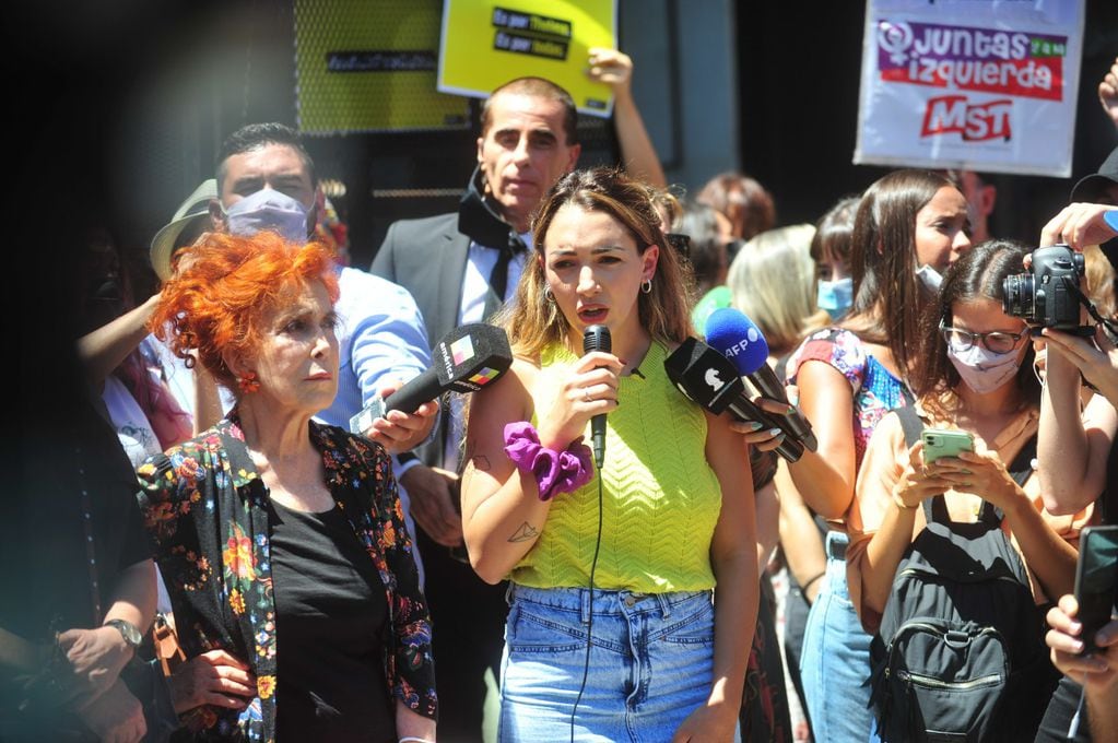 Thelma Fardín en el pedido de justicia contra Juan Darthés, junto a la organización Actrices Argentinas. 