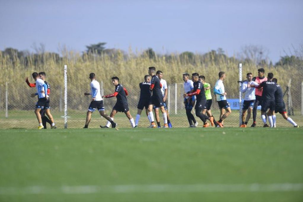 El empate entre Belgrano e Instituto en la previa de la pretemporada con algunos jugadores a las piñas.