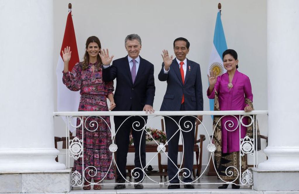 Juliana Awada, Mauricio Macri, el presidente de Indonesia Joko Widodo y su esposa Iriana (AP Photo/Achmad Ibrahim)