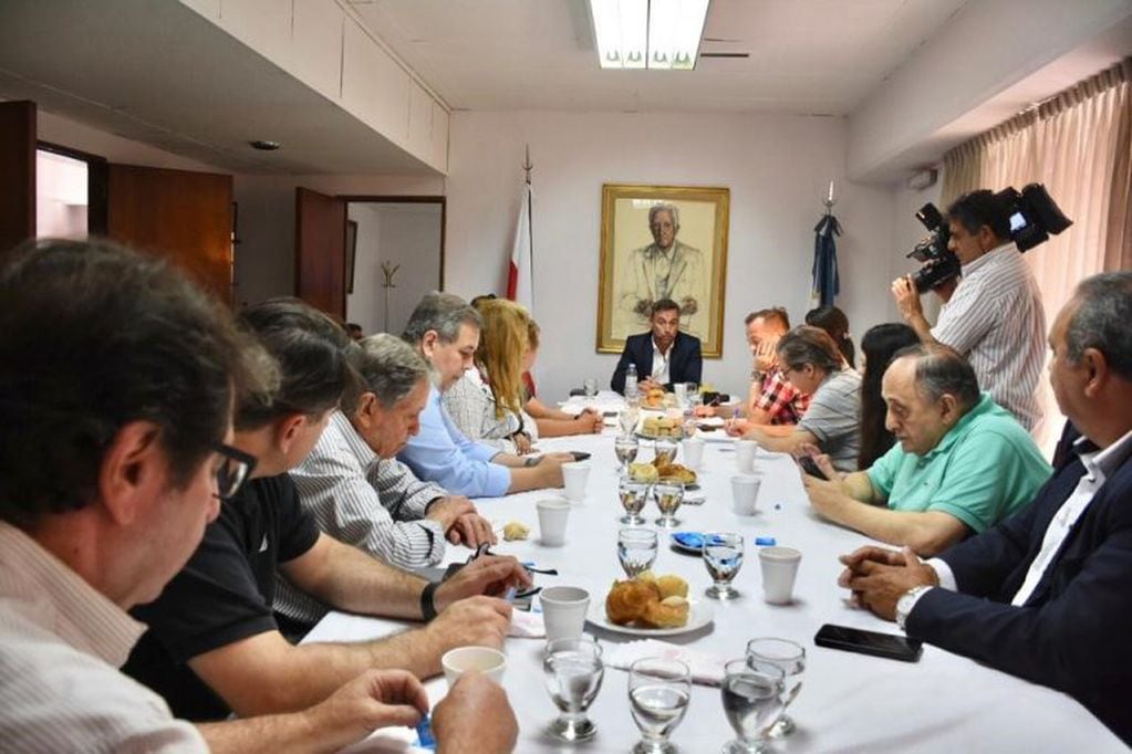 Ramón Mestre y dirigentes de la Unión Cívica Radical emitieron un documento pidiendo a Schiaretti una serie de medidas.