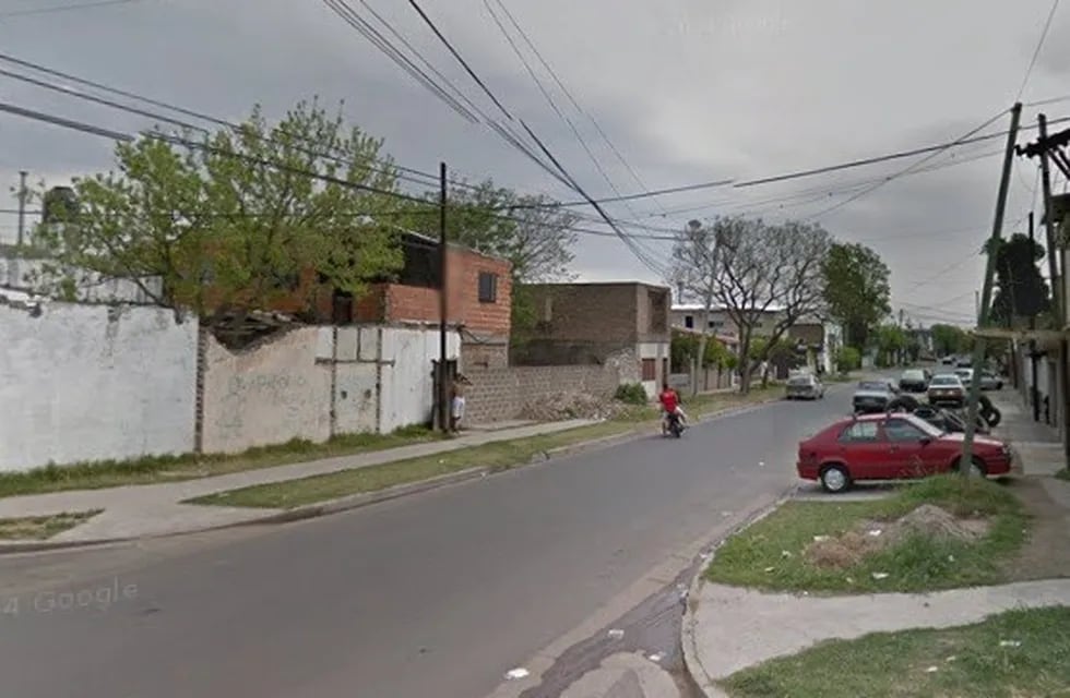 Joven asesinó a un hombre en Riobamba 6500. (Street View)