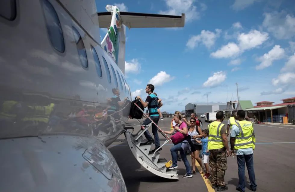 Turistas son evacuados en St. Martin. Foto: AFP.