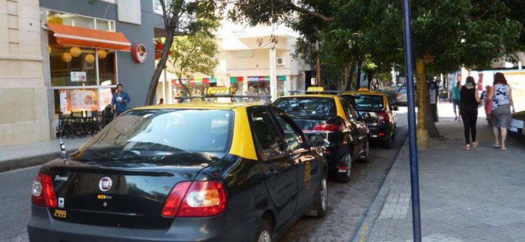 Titulares de Licencias de Taxis pidieron el aumento de la tarifa en el Concejo. (Web)