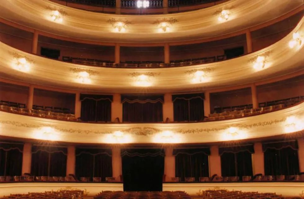 El Teatro Municipal festeja sus 110 años con variadas propuestas. (Archivo)