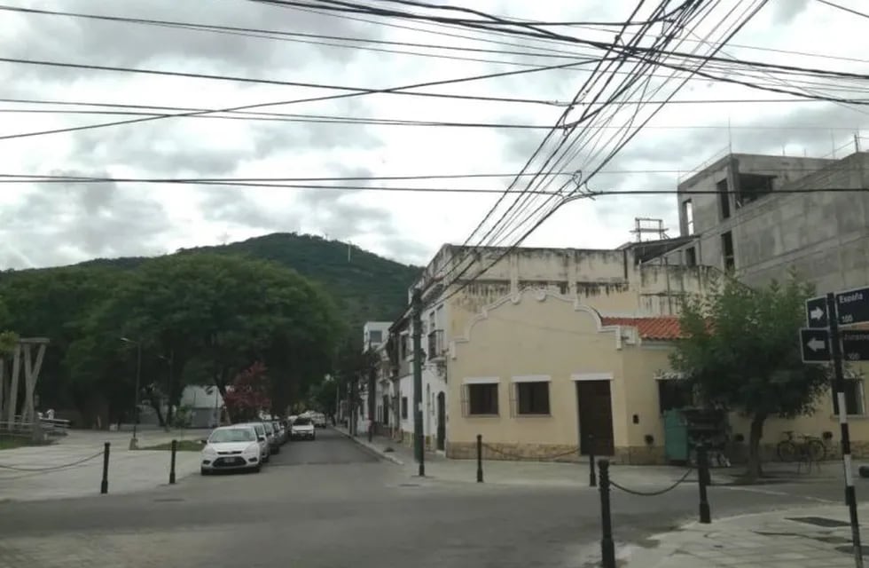 Retiro de cables en desuso en Salta (Municipalidad de Salta)