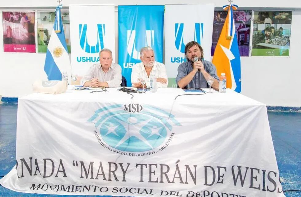 La Municipalidad acompañó la presentación del libro del padre Pepe Di Paola