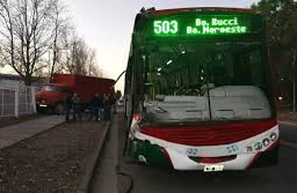 La 503 cambia de recorrido por cierre de calle en Moreno