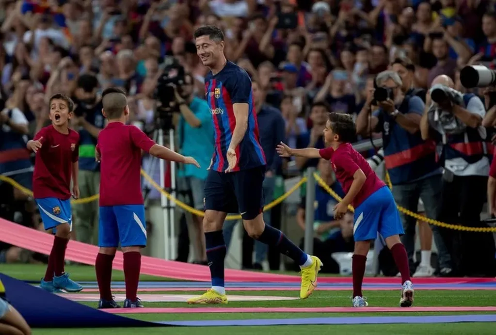 Robert Lewandowski en su debut oficial con la camiseta del Barcelona