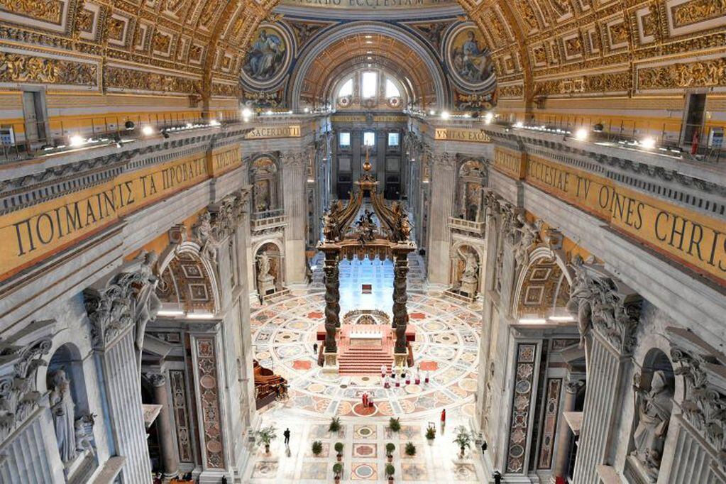 La Basílica  por dentro este domingo (Photo by Handout / VATICAN MEDIA / AFP)