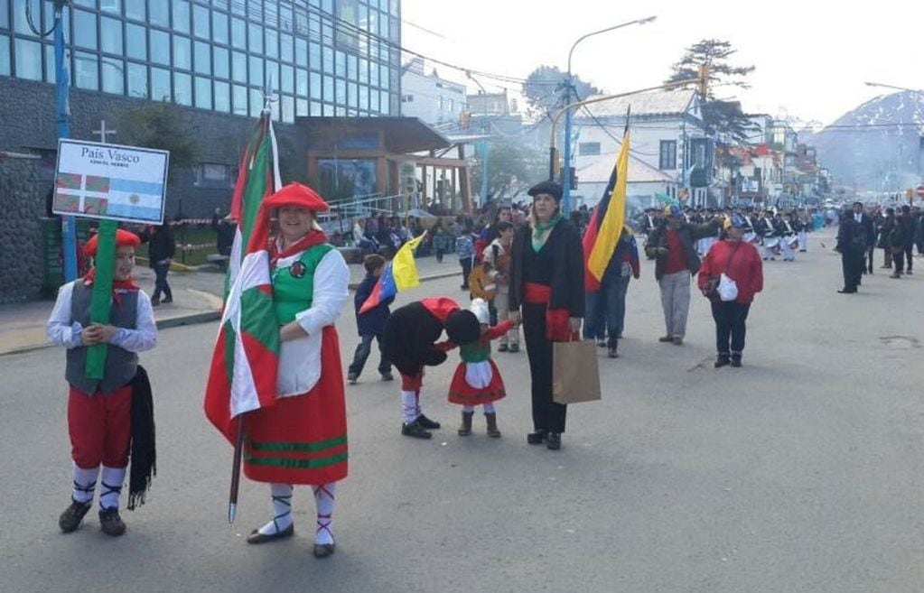 La municipalidad de Ushuaia invita a las instituciones a participar del tradicional desfile por el aniversario de la ciudad.