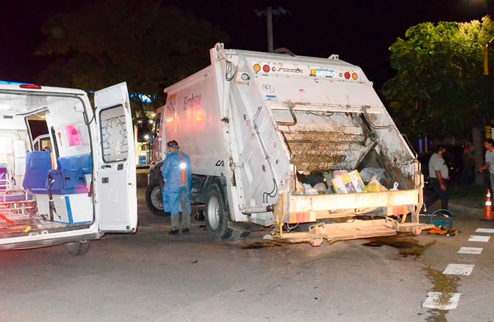 El camión recolector protagonista de uno de los accidentes fatales (El Diario)