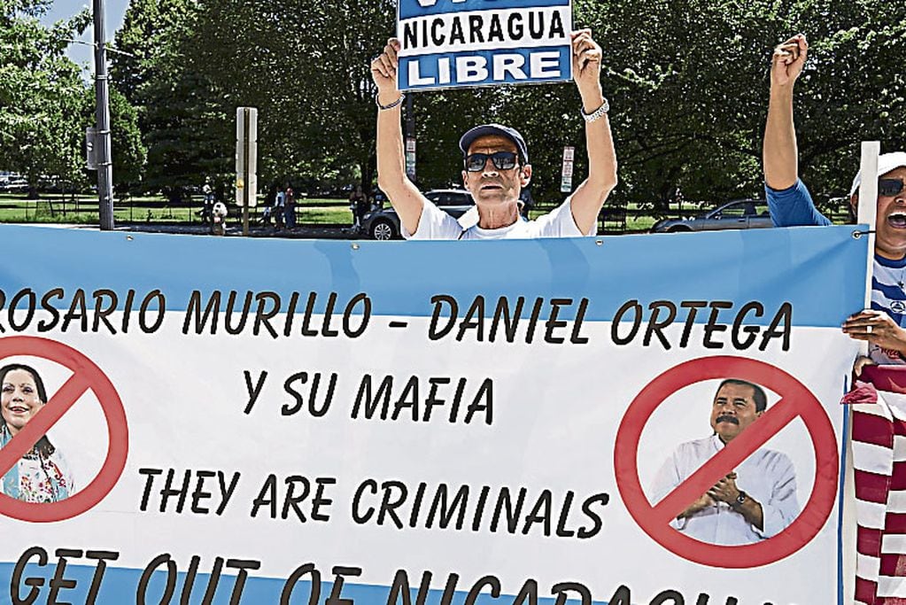 Ciudadanos nicaragüenses se manifiestan en contra del régimen de Daniel Ortega  (AP)
