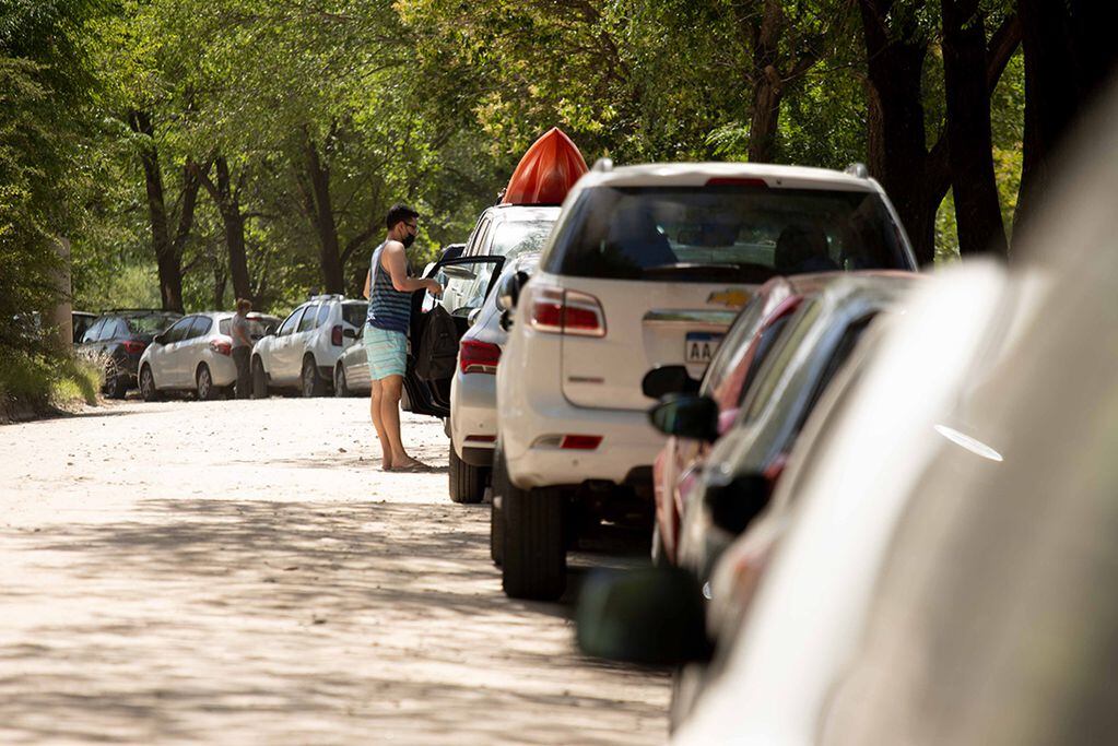 Se estará habilitando poder estacionar del lado izquierdo de las calles comunes. Foto: Nelson Torres.